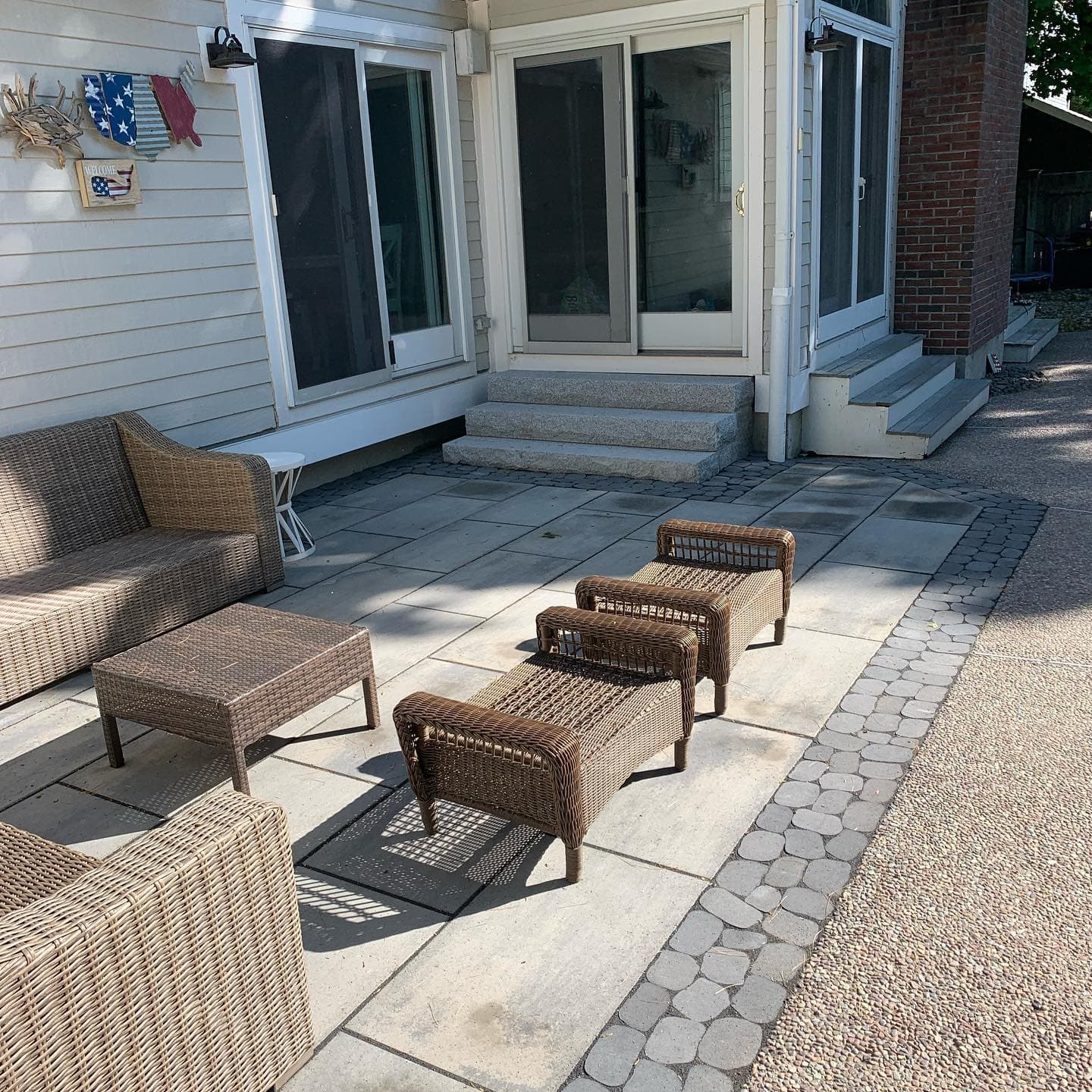 Patio with a cobble paver border