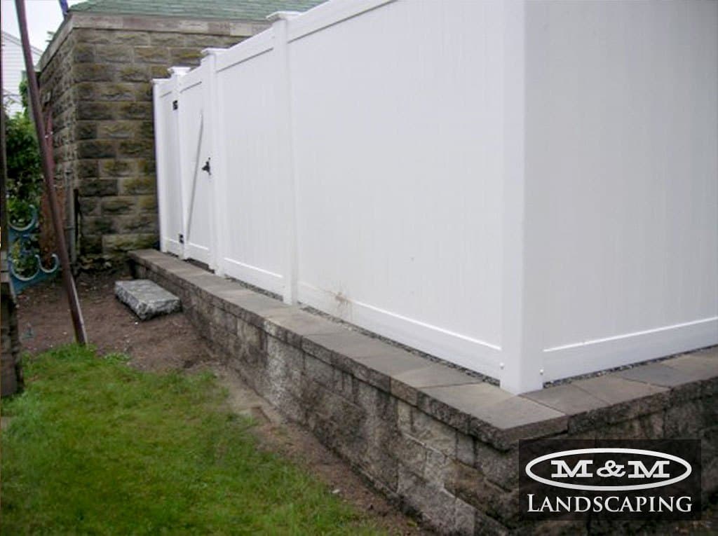 Vinyl privacy fence